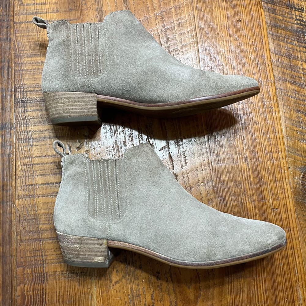 Michael Kors Shaw Suede Chelsea Ankle Boot Size 9 - Picture 2 of 13